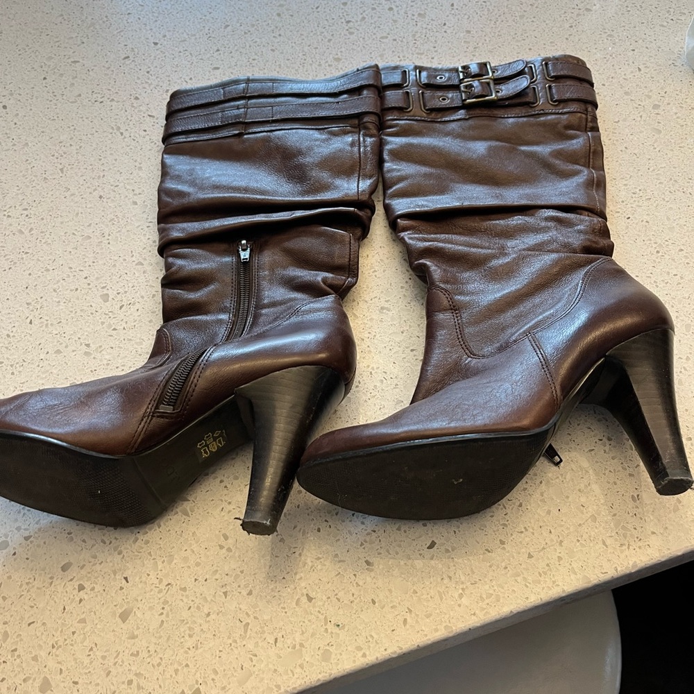 Size 7 Aldo brown leather heeled boots